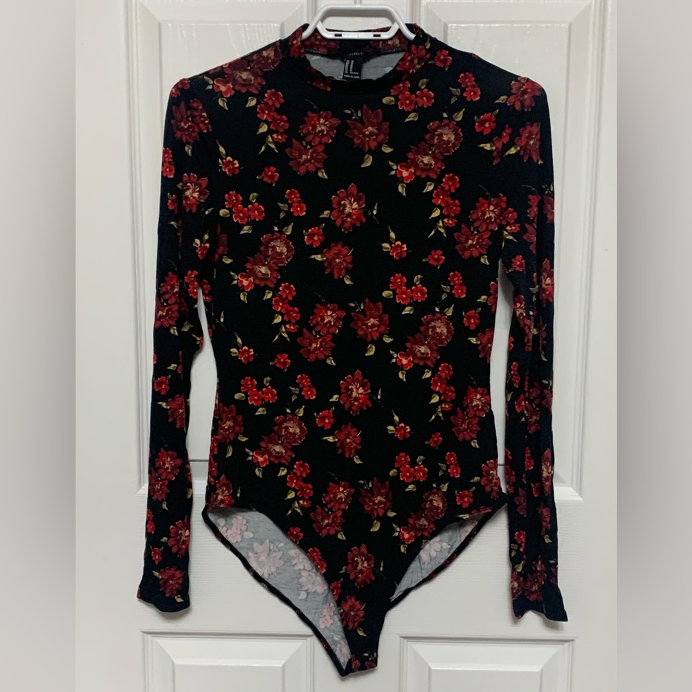 🎀3/$35 Floral long sleeve bodysuit🎀